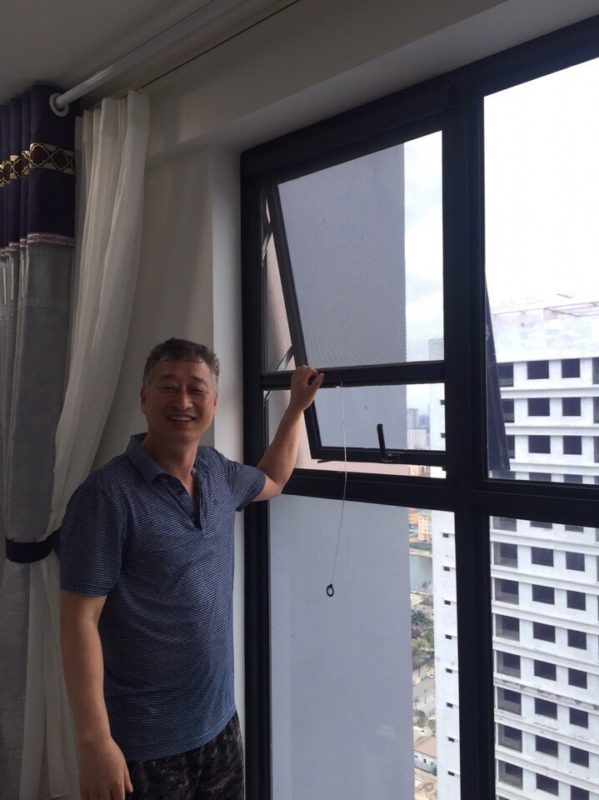 sử dụng cửa lưới chống muỗi đúng cách